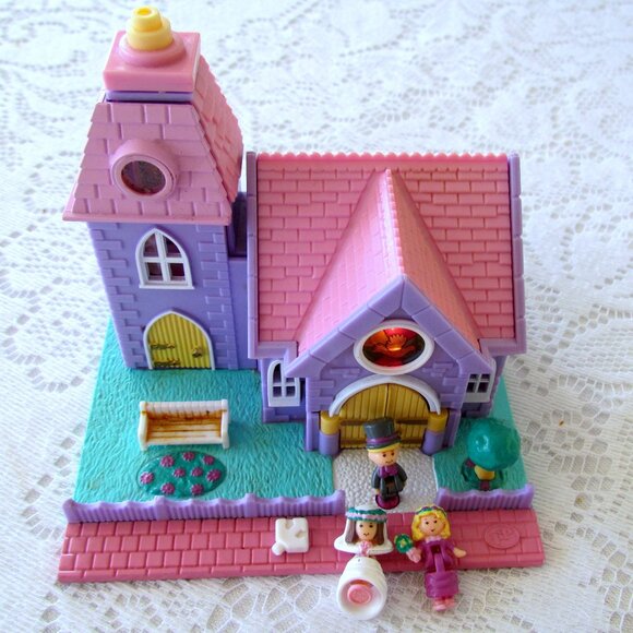 VINTAGE POLLY POCKET WEDDING CHAPEL - It LIGHTS UP & OPENS w ROOMS; ORIG PEOPLE! - Picture 7 of 7